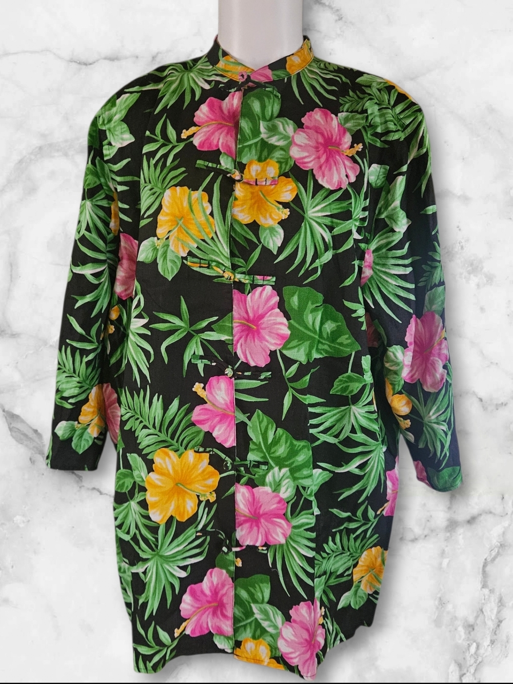 Lauren Ralph Lauren 100% linen tropical blouse 🌴✨
Size 2X (Plus Size)